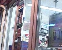 Bucureşti. Două femei şi un bărbat înarmat au jefuit un magazin din zona Obor <font color=red>(VIDEO)</font>