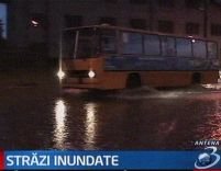 Furtună la Baia Mare. Mai multe străzi au fost inundate