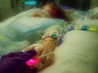<font color=red>Mama şi copilul, pe patul de spital.</font> Cititorii Antena3.ro despre experienţele trăite în spitalele româneşti