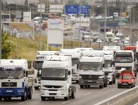Transportatorii francezi protestează faţă de scumpirea carburanţilor