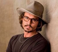Johnny Depp îl va personifica pe Pălărierul Nebun din povestea Alice în Ţara Minunilor