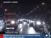În staţiunea Mamaia, traficul este aglomerat şi pe timp de noapte