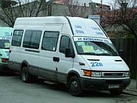 Buzău. Un mort şi zece persoane rănite într-un accident de microbuz