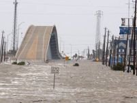 Uraganul Ike a lovit Texasul. Cinci morţi şi două milioane evacuaţi