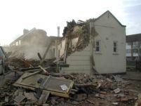 Deşeurile rezultate din demolarea pereţilor casei trebuie declarate la primărie
