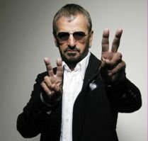  Ringo Starr s-a săturat de fani: Nu îmi mai trimiteţi mailuri şi nu îmi mai cereţi autografe 


