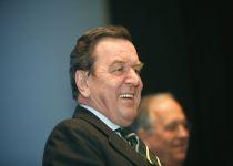 Gerhard Schroeder: România nu este inclusă de Rusia în proiectul South Stream