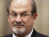 Salman Rushdie, autorul "Versetelor Satanice", "aniversează" 20 de ani de la condamnarea la moarte