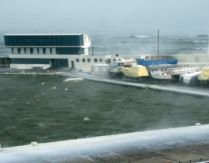 Porturile din Constanţa, închise din cauza vântului puternic
