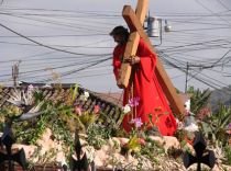 Peste o mie de hunedoreni au rememorat patimile lui Iisus printr-o procesiune religioasă