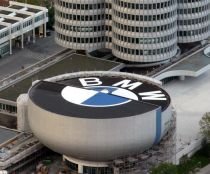 BMW scapă de criză pe seama angajaţilor: Nu vă mai cumpăraţi maşini de alte mărci! 