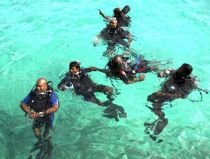 Guvernul Insulelor Maldive s-a reunit într-o şedinţă subacvatică (VIDEO)