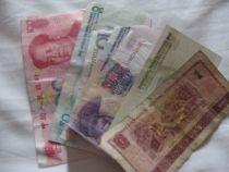 Euro atinge 4,28 lei după colapsul financiar din Dubai