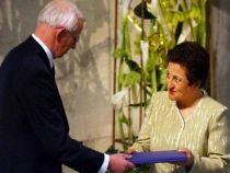 Premiul Nobel pentru Pace, acordat lui Şirin Ebadi, confiscat de autorităţile iraniene