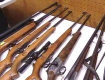 Mai multe arme, furate din casa unui notar din Oradea 