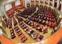 Jumătate de zi de activitate, trei articole din buget adoptate în plenul Parlamentului