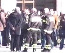 Furie criminală: Un pompier din Roma şi-a înjunghiat cinci colegi şi a lovit alţi cinci cu maşina (VIDEO)