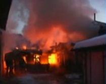 Incendii în Dâmboviţa şi Maramureş. Trei case, o grădiniţă şi o şcoală, mistuite de flăcări (VIDEO)
