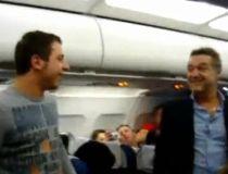 Gigi Becali, imitat în avion. Vezi cum a reacţionat patronul Stelei la glumele "clonei" (VIDEO)