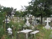 Administraţia Cimitirelor va cheltui 1,5 milioane de euro pentru recenzarea mormintelor din Bucureşti