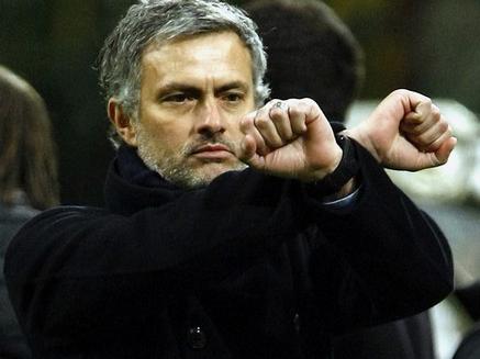 Mourinho, taxat pentru gestul cu "mâinile încătuşate". Alţi patru interişti au fost suspendaţi