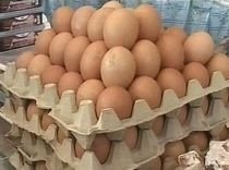 Scandalul ştampilei de pe ou: "Înveselirea" găinilor ar duce la o scumpire de peste 10% 



