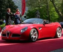 Alfa Romeo 8C Spider, un supercar pursânge de colecţie, va putea fi admirată în România (FOTO)