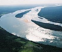Brazilia va construi a treia hidrocentrală din lume în pădurea Amazonului. Indienii ameninţă cu vărsare de sânge