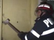 Descoperire macabră: Bărbat mort de o lună, într-un apartament din Reşiţa (VIDEO)