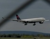 SUA. Aterizare de urgenţă a unui avion după ce un pasager a declarat că are o bombă în bagaje (VIDEO)
