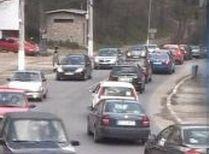 Traficul pe DN 7, oprit în dreptul localităţii Lipova din cauza detonării unor stânci