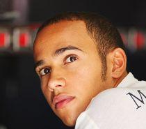 Lewis Hamilton câştigă MP al Turciei. Vettel şi Webber se lovesc între ei, primul abandonează