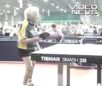 Vedeta CM de tenis de masă pentru veterani este o australiancă în vârstă de 100 de ani (VIDEO)