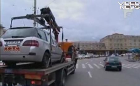 A învins sistemul! Un bucureştean a făcut un scandal monstru până când şi-a recuperat maşina ridicată din stradă - VIDEO