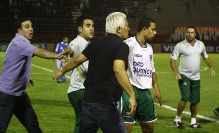 Antrenorul şi trei jucători de la Goias au bătut un jurnalist brazilian (VIDEO)