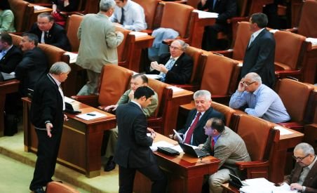 Emilian Frâncu: 12 parlamentari PD-L poartă "discuţii exploratorii" pentru trecerea la PNL 