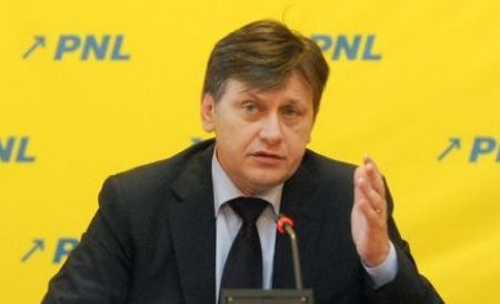 Crin Antonescu: Traian Băsescu nu mai controlează nimic, în afara serviciilor speciale