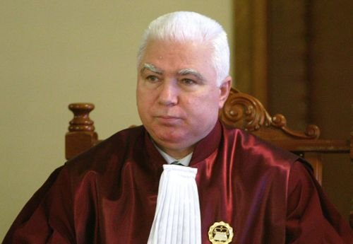 Judecătorul Lăzăroiu: În decizia CCR nu trebuia să apară sintagma &quot;angajarea răspunderii este neconstituţională&quot; 