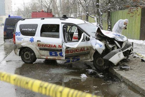 Grav accident în Bucureşti: Patru pacienţi dintr-o ambulanţă BGS au murit