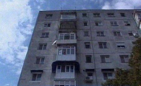Constanţa. Un italian s-a aruncat cu copilul în braţe de la etajul 9, după ce şi-a înjunghiat soţia