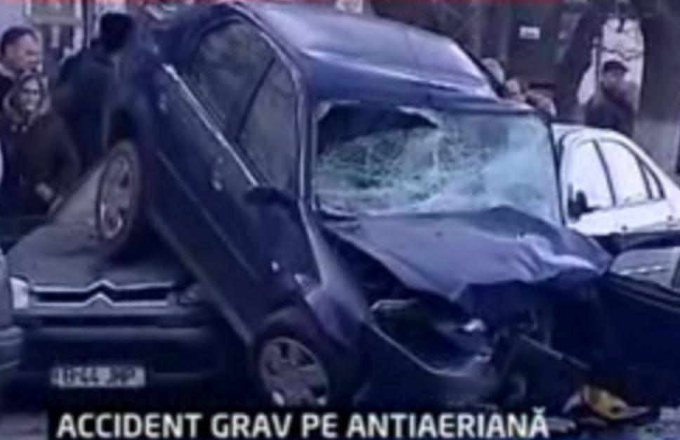 Accident grav de circulaţie în Bucureşti. Două persoane au murit