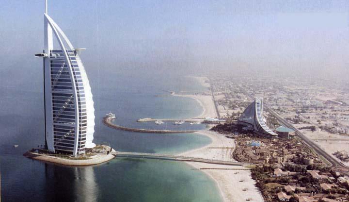 Reprezentanţii Burj Al Arab recrutează 35 de români care vor lucra în cel mai luxos hotel din lume