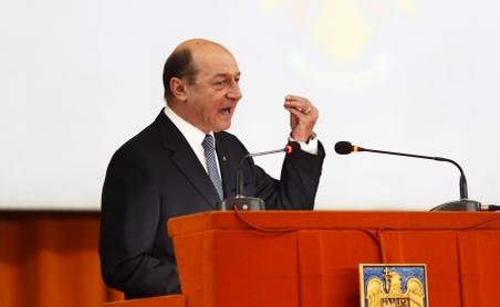 Băsescu: Peste 30 % din resursele statului sunt evazionate. Trebuie controlat şi Portul Constanţa