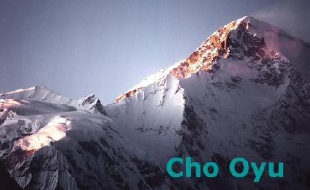 Patru alpinişti români vor să cucerească al şaselea vârf ca înălţime din lume 