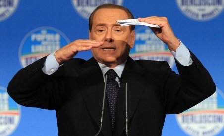Berlusconi, întâmpinat cu proteste şi huiduieli la Milano