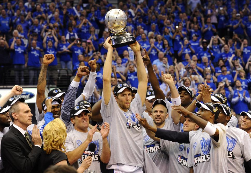 Dallas Mavericks s-a calificat în finala NBA pentru a doua oară în istorie