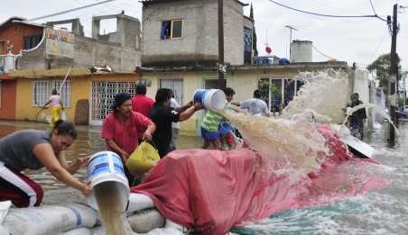 Cel puţin 11 morţi şi 300.000 de sinistraţi, în urma furtunii Arlene din Mexic