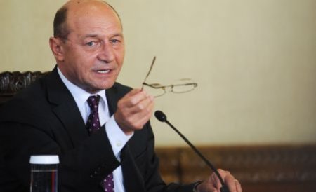 Băsescu s-a întâlnit cu Boc la Guvern, înaintea evaluării miniştrilor în funcţie de absorbţia fondurilor UE