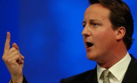 Premierul britanic vrea să introducă anumite restricţii pentru reţelele de socializare
