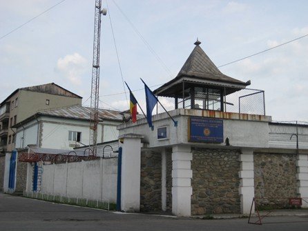 Corupţie la Penitenciarul Târgu Jiu: conducerea, cercetată de DNA